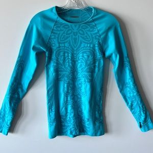 Athleta women’s small Long sleeve with thumb hole, spandex, turquoise